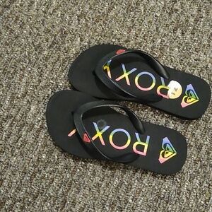 Girl's Roxy flip flops size 11/12
